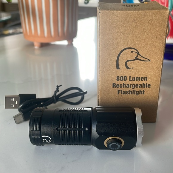 🦆Ducks Unlimited🦆 3” 800 Lumen Rechargeable Flashlight. New in Box. - Picture 2 of 7